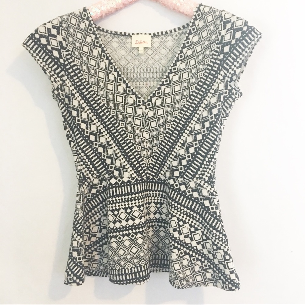 Deletta | Black and White Aztec Print Top